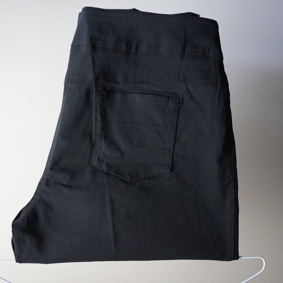 ALIA, Size 16, Lot #:44 - Picture 2 of 8